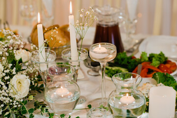 wedding table setting with flowers