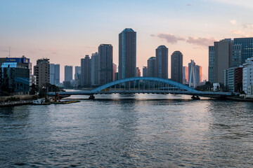 東京の風景：夕焼けと永代橋