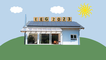 EEG 2023, Energiesparhaus mit Solaranlage auf dem Dach als Beipiel für erneuerbare Energien in bezug auf  die Gesetzesänderung zur EEG-Umlage, erneuerbare Energien Gesetz - obrazy, fototapety, plakaty