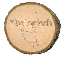 Baumscheibe mit Rinde auf dem das Wort &ouml;kologisch steht und ein Blatt zu sehen ist vor wei&szlig;em Hintergrund, isoliert