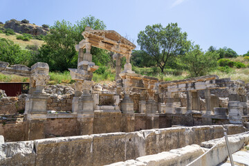 Fototapeta na wymiar Ruins of the ancient city of Ephesus, on a sunny day.