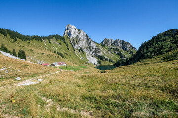 Fototapeta na wymiar Randonnée au Lac d'Arvouin en Haute Savoie