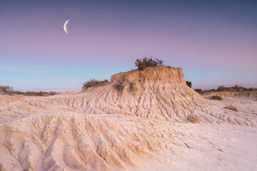 Dswn light over the desert lunette