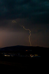 Blitze bei einem Gewitter über Linz