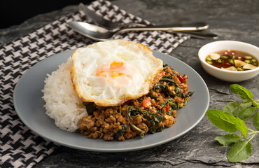 stir fried thai basil with minced pork with fried egg