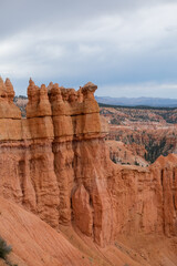 Le parc national Bryce cayon avec ses immenses amphith&eacute;&acirc;tres naturels parsem&eacute;s de nombreux hoodoos