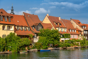 Fototapeta na wymiar Häuserzeile an der Regnitz in Bamberg