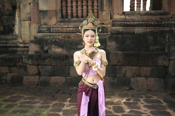 Fototapeta na wymiar woman wearing Thai dress that made a hand symbol