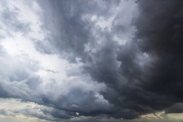 Obraz premium The dark sky with heavy clouds converging and a violent storm before the rain.Bad or moody weather sky and environment. carbon dioxide emissions, greenhouse effect, global warming, climate change.