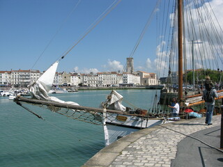 Le port de La Rochelle : proue d'un voilier