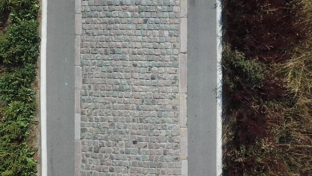 Vue a&eacute;rienne des pav&eacute;s de la c&eacute;l&egrave;bre course Paris - Roubaix