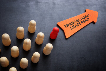 Figurines and arrow with the sign transactional leadership.