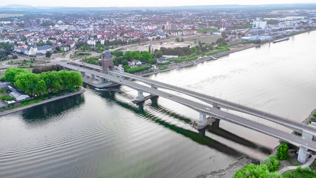 Nibelungen Bridge connects the Rhineland-Palatinate city of Worms to the Hessian cities of Lampertheim and B&uuml;rstadt via the Rhine