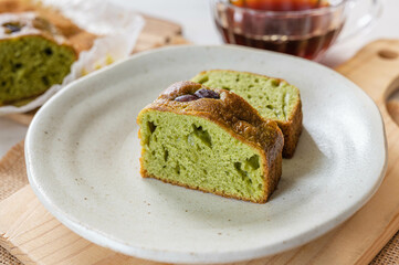 抹茶のパウンドケーキとコーヒー