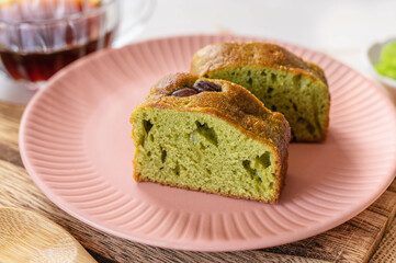 抹茶のパウンドケーキとコーヒー