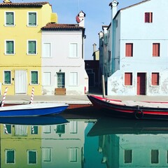 Colorful building with boats in Venise