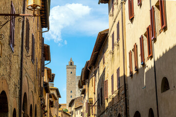 Towers and medieval buildings in the Tuscan hill town of San Gimignano, Italy. - obrazy, fototapety, plakaty