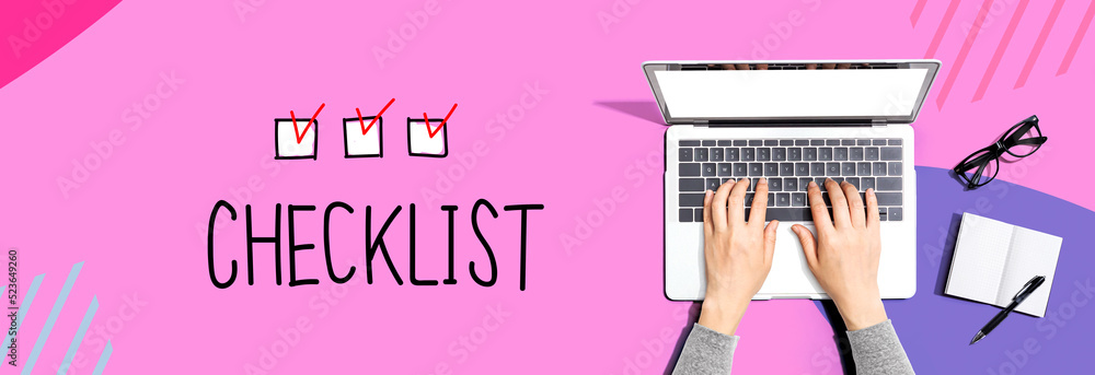 Aufkleber checklist with person using a laptop computer