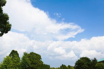 梅雨明けの初夏の青空
