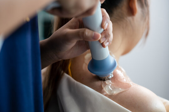 physical therapy with shock waves for pain reliefs