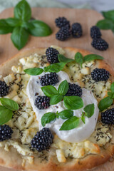 blackberry mozzarella pizza, 