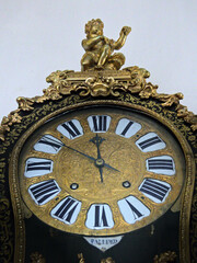 Equipment for measuring time mechanically with the help of gears (watch, pendulum, clock, comtoise etc...)
