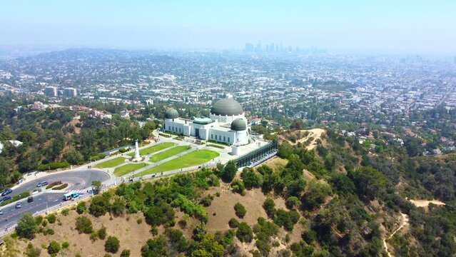Griffith Park Observatory, drone dolly zoom effect. 