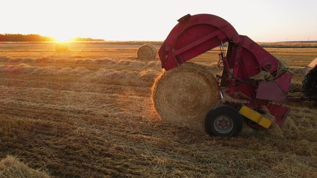  Hay Making Imagens Procure 1 936 Fotos Vetores E V deos Adobe Stock