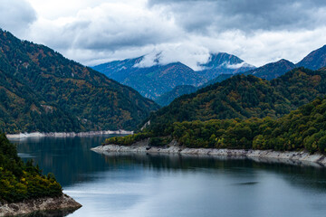 Fototapeta na wymiar 湖, 山, 水, 風景, 自然, 空, 山