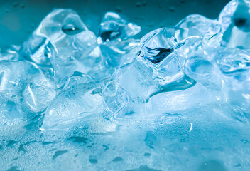 The ice cube shape has been adjusted to add color,It will help refresh and make you feel good.