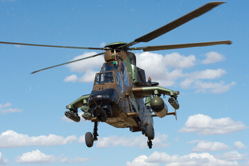 Fototapeta na wymiar Helicóptero de ataque antitanque Tigre