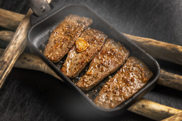 高級グリルステーキ Thick cut luxury fresh beef steak