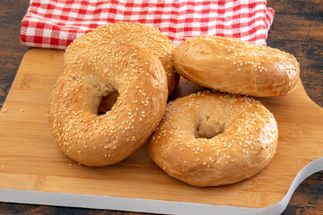 pain bagel en gros plan sur une table