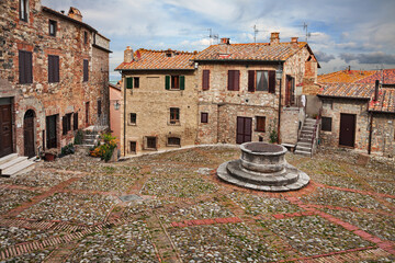 Castiglione d'Orcia, Siena, Tuscany, Italy: the square Piazza del Vecchietta with a 16th century...