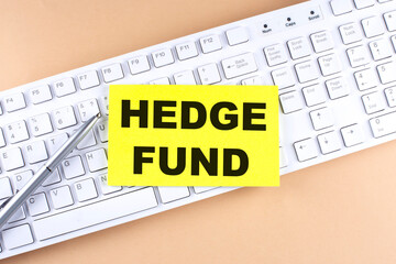 Text HEDGE FUND text on a sticky on keyboard, business concept
