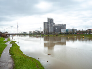 Obraz premium Mannheim Collini Center, Hochwasser Fernmeldeturm 