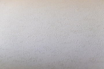 表面がざらざらした白い壁