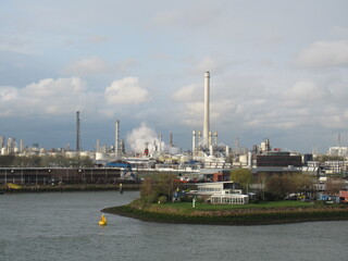 Obraz premium Rotterdam - Wasserweg der Kreuzfahrtschiffe