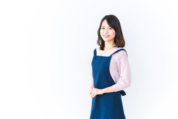 エプロンを着た笑顔の主婦