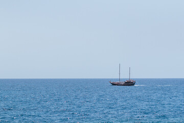 Obraz premium artisanal fishing boat at sea