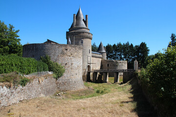 Fototapeta na wymiar medieval castle in blain (france) 