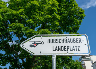 Hinweisschild, Hubschrauberlandeplatz, Bundeswehrkrankenhaus, Berlin-Mitte