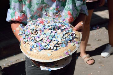 Fiesta del confeti durante las fiestas patronales de la ciuadad de Betera en la Valencia