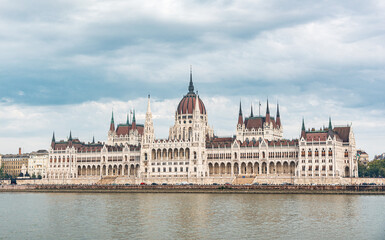 Fototapeta na wymiar The building of the Hungarian Parliament in Budapest against the backdrop of the Danube River.
