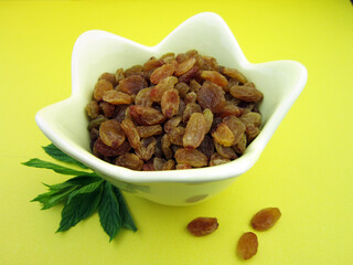     a bowl of yellow golden raisins            
