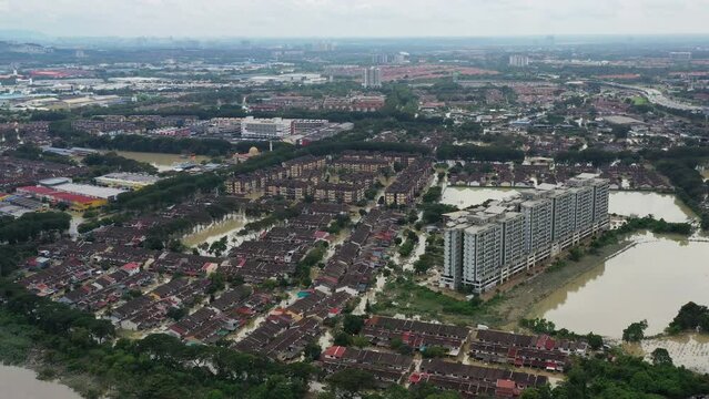 Aerial view of the north Selangor flood following heavy rainfall. Taman Sri Muda was one of the areas worst hit by floods.