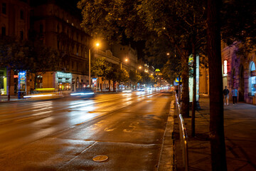 Fototapeta na wymiar Cars speed through main road through Budapest at night
