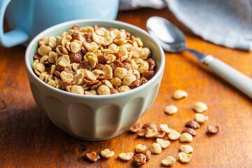 Breakfast cereal flakes in bowl.