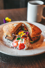 desayuno en ciudad y montañas 
