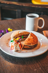 desayuno en ciudad y montañas 